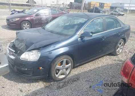 2010 Volkswagen Jetta Tdi z USA, uszkodzony, nr VIN 3VWRL7AJ6AM086568